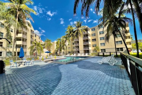 Condominio en alquiler en Doral, Florida, 1 dormitorio, 75.25 m2 № 2056708 - foto 2