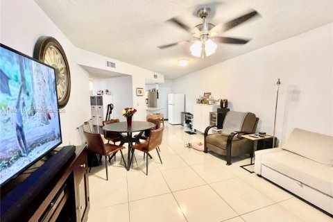 Condominio en alquiler en Doral, Florida, 1 dormitorio, 75.25 m2 № 2056708 - foto 6