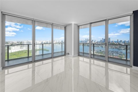 Condominio en venta en North Miami Beach, Florida, 3 dormitorios, 144.65 m2 № 1996203 - foto 1