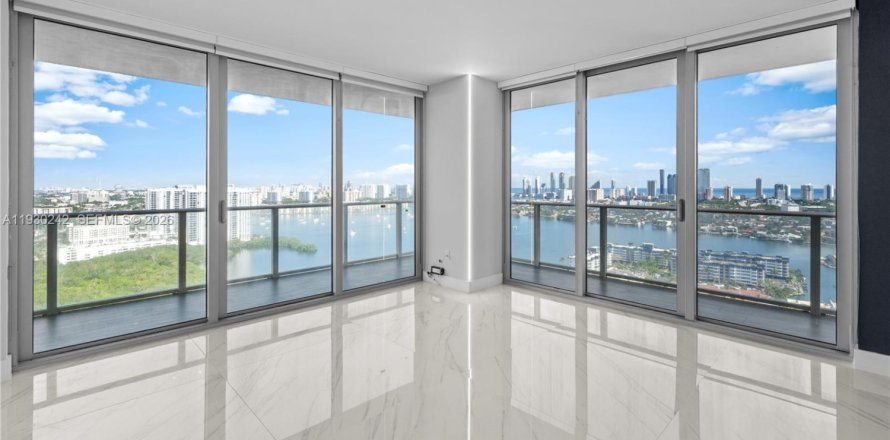 Condominio en North Miami Beach, Florida, 3 dormitorios  № 1996203