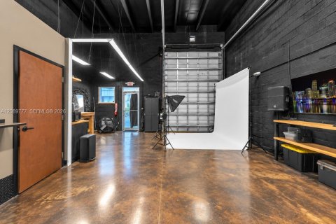 Commercial property in Miami, Florida № 2368511 - photo 19