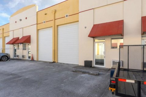 Commercial property in Miami, Florida № 2368511 - photo 2