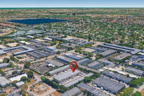 Commercial property in Miami, Florida № 2368511 - photo 7