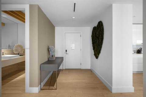 Condo in Miami Beach, Florida, 3 bedrooms  № 1798818 - photo 15