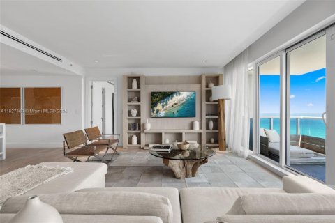 Condo in Miami Beach, Florida, 3 bedrooms  № 1798818 - photo 1