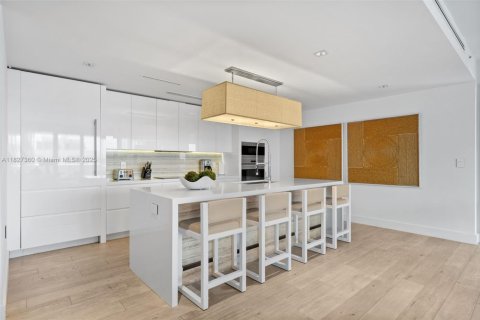 Condo in Miami Beach, Florida, 3 bedrooms  № 1798818 - photo 11