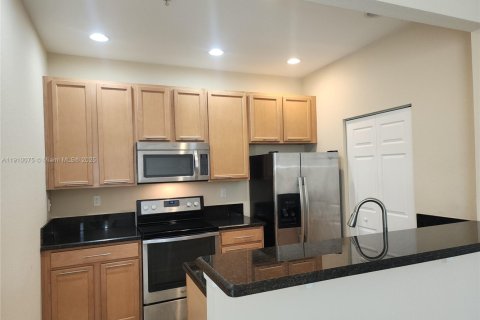 Touwnhouse à louer à Pembroke Pines, Floride: 3 chambres, 176.7 m2 № 1965838 - photo 10