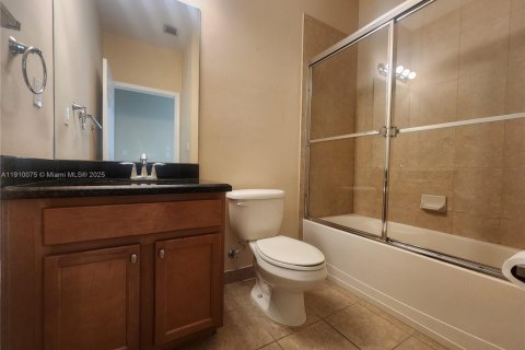 Touwnhouse à louer à Pembroke Pines, Floride: 3 chambres, 176.7 m2 № 1965838 - photo 15