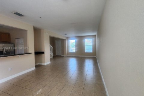 Touwnhouse à louer à Pembroke Pines, Floride: 3 chambres, 176.7 m2 № 1965838 - photo 7