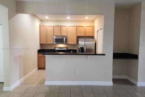 Touwnhouse à louer à Pembroke Pines, Floride: 3 chambres, 176.7 m2 № 1965838 - photo 8