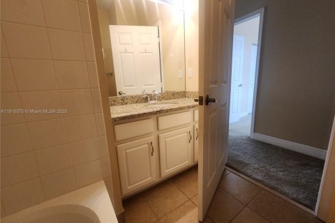 Touwnhouse à louer à Pembroke Pines, Floride: 3 chambres, 176.7 m2 № 1965838 - photo 30