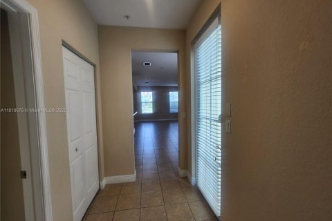 Touwnhouse à louer à Pembroke Pines, Floride: 3 chambres, 176.7 m2 № 1965838 - photo 13