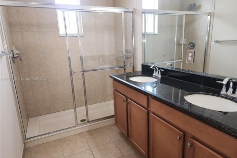 Touwnhouse à louer à Pembroke Pines, Floride: 3 chambres, 176.7 m2 № 1965838 - photo 25