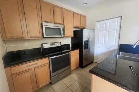 Touwnhouse à louer à Pembroke Pines, Floride: 3 chambres, 176.7 m2 № 1965838 - photo 9