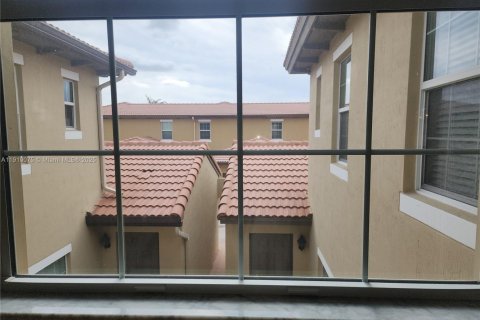 Touwnhouse à louer à Pembroke Pines, Floride: 3 chambres, 176.7 m2 № 1965838 - photo 29