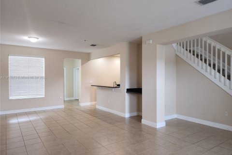 Touwnhouse à louer à Pembroke Pines, Floride: 3 chambres, 176.7 m2 № 1965838 - photo 6