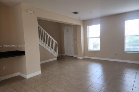 Touwnhouse à louer à Pembroke Pines, Floride: 3 chambres, 176.7 m2 № 1965838 - photo 5