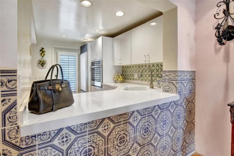 Condominio en venta en Hallandale Beach, Florida, 2 dormitorios, 162.58 m2 № 2245135 - foto 29