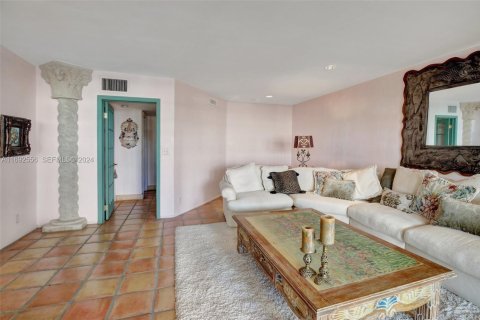Condominio en venta en Hallandale Beach, Florida, 2 dormitorios, 162.58 m2 № 2245135 - foto 11