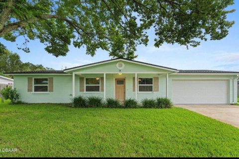 Villa ou maison à Daytona Beach, Floride 3 chambres, 133.13 m2 № 2222381