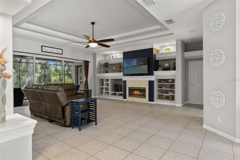 House in Fish Hawk, Florida 3 bedrooms, 264.96 sq.m. № 2420104 - photo 11