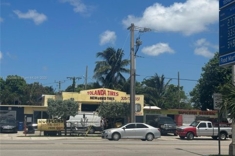 Commercial property in Hialeah, Florida № 1781945 - photo 3