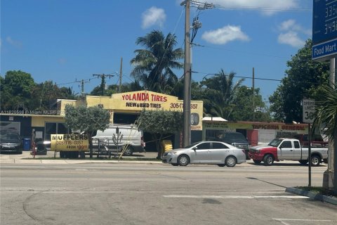 Commercial property in Hialeah, Florida № 1781945 - photo 2