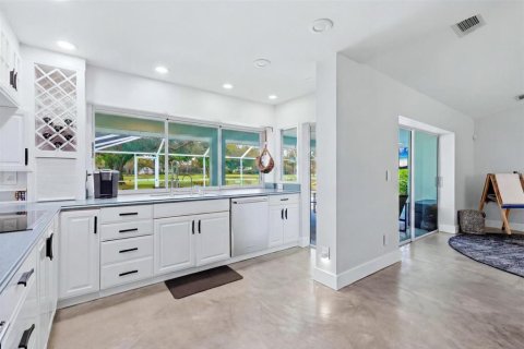 House in Sarasota, Florida 3 bedrooms, 231.33 sq.m. № 2202345 - photo 20