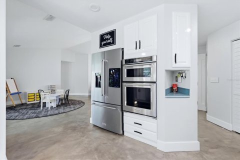 House in Sarasota, Florida 3 bedrooms, 231.33 sq.m. № 2202345 - photo 21