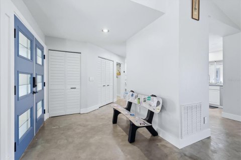 House in Sarasota, Florida 3 bedrooms, 231.33 sq.m. № 2202345 - photo 10