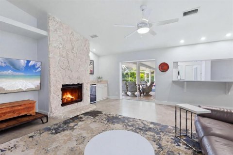 House in Sarasota, Florida 3 bedrooms, 231.33 sq.m. № 2202345 - photo 15