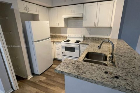 Купить кондоминиум в Катлер-Бей, Флорида 2 спальни, 75.16м2, № 1951014 - фото 2