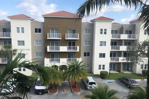 Кондоминиум с 2 спальнями в Катлер-Бей, Флорида № 1951014