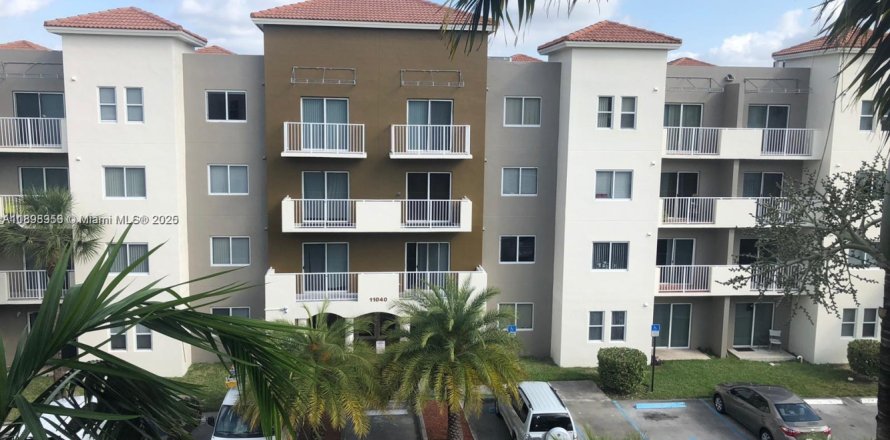 Кондоминиум с 2 спальнями в Катлер-Бей, Флорида № 1951014