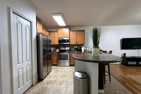 House in Davenport, Florida 5 bedrooms, 259.75 sq.m. № 2212338 - photo 4