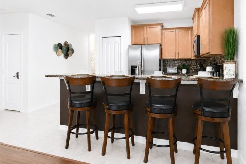 House in Davenport, Florida 5 bedrooms, 259.75 sq.m. № 2212338 - photo 6