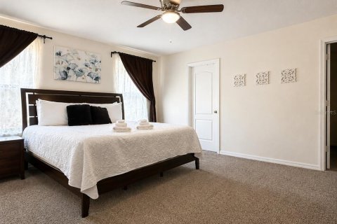 House in Davenport, Florida 5 bedrooms, 259.75 sq.m. № 2212338 - photo 16