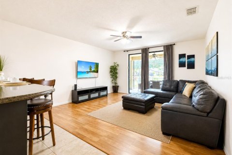 House in Davenport, Florida 5 bedrooms, 259.75 sq.m. № 2212338 - photo 7
