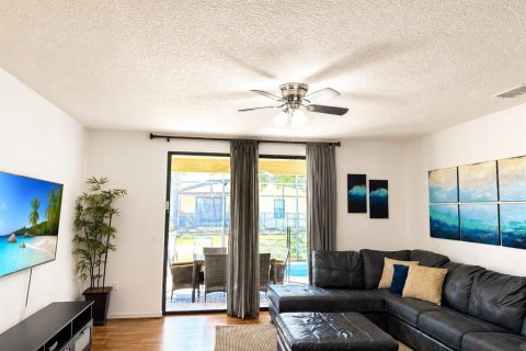 House in Davenport, Florida 5 bedrooms, 259.75 sq.m. № 2212338 - photo 8