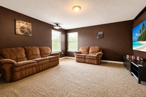 House in Davenport, Florida 5 bedrooms, 259.75 sq.m. № 2212338 - photo 13