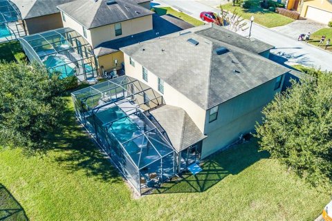 House in Davenport, Florida 5 bedrooms, 259.75 sq.m. № 2212338 - photo 29