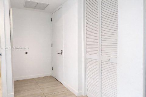 Condo in Miami, Florida, 2 bedrooms № 2067190 - photo 5