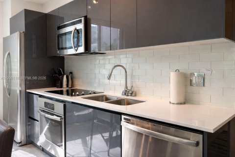 Condo in Miami, Florida, 2 bedrooms № 2067190 - photo 13