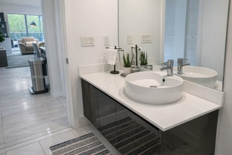 Condo in Miami, Florida, 2 bedrooms № 2067190 - photo 28