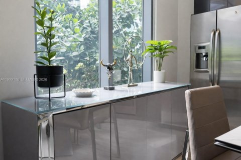 Condo in Miami, Florida, 2 bedrooms № 2067190 - photo 10
