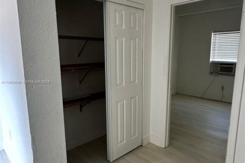 Villa ou maison à louer à Dania Beach, Floride: 2 chambres, 143.16 m2 № 2055680 - photo 8