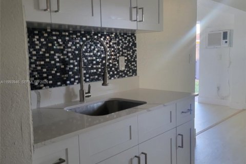 Villa ou maison à louer à Dania Beach, Floride: 2 chambres, 143.16 m2 № 2055680 - photo 4