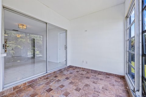 Condo in Deerfield Beach, Florida, 2 bedrooms № 2245787 - photo 15