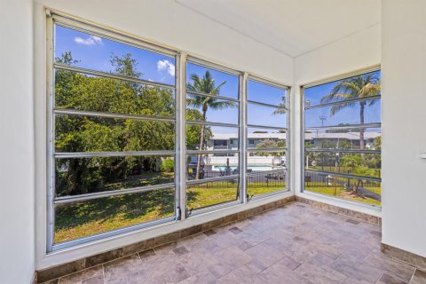 Condo in Deerfield Beach, Florida, 2 bedrooms № 2245787 - photo 14