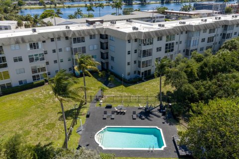 Condo in Deerfield Beach, Florida, 2 bedrooms № 2245787 - photo 18